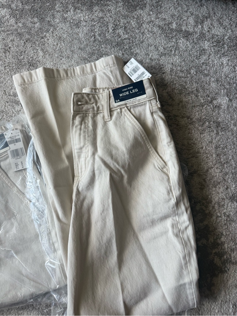Abercrombie & Fitch High-Rise Wide Leg Trousers in Cream - Picture 8 of 10